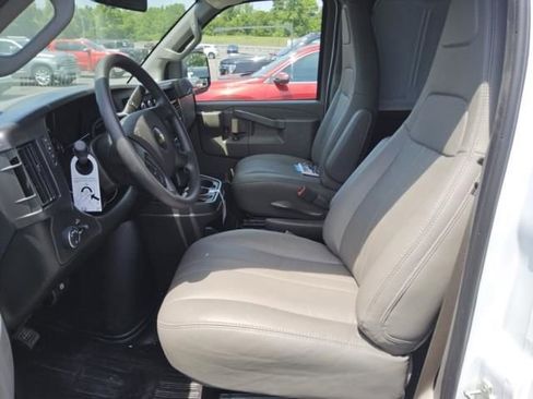 Used 2026 Chevrolet Express 2500 Extended RWD image 5