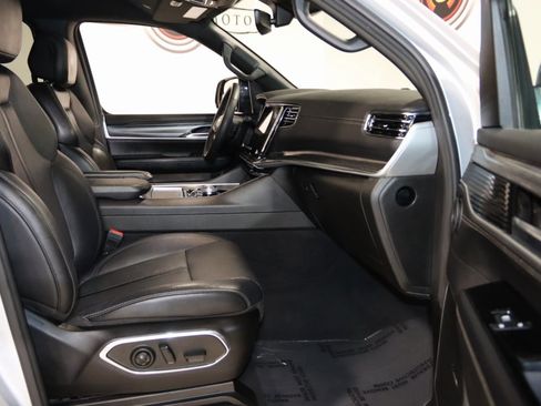 Used 2024 Jeep Wagoneer L Series II w/ Flexible Seating Group image 59