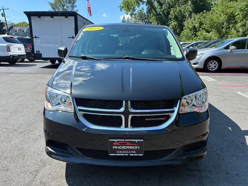 Used 2019 Dodge Grand Caravan SE FWD image 3