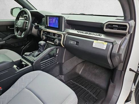 Used 2025 Toyota Tacoma SR5 AWD/4WD image 21