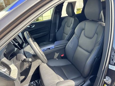 Used 2025 Volvo XC60 B5 Plus image 18