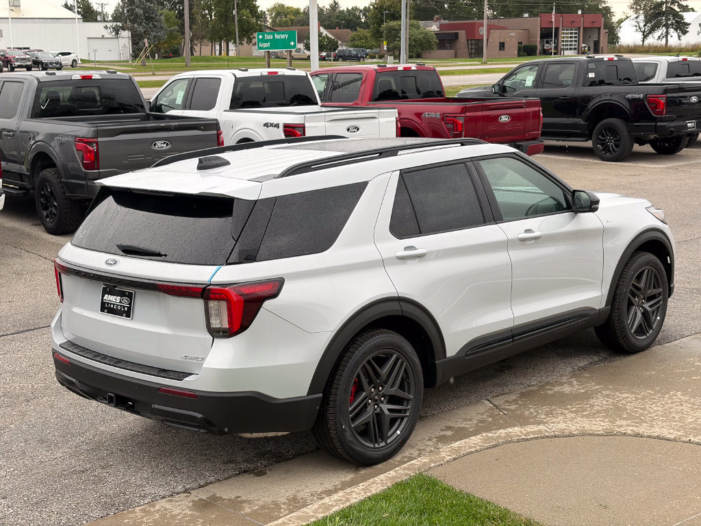New 2026 Ford Explorer ST-Line w/ ST-Line Street Pack AWD/4WD image 6