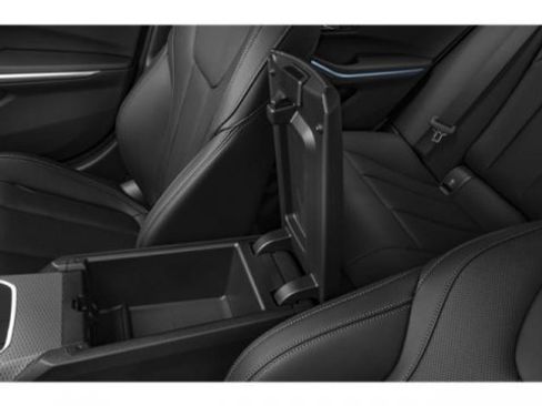 Used 2025 BMW 330i Sedan w/ M Sport Package image 16