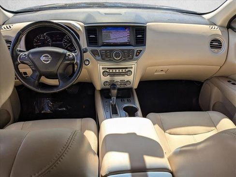 Used 2019 Nissan Pathfinder SL image 18