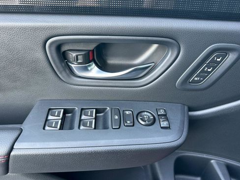 Used 2025 Honda Pilot Black Edition image 10