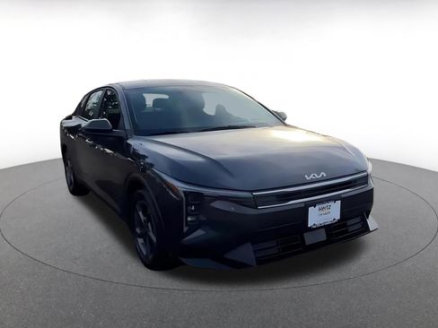 Used 2025 Kia K4 LXS image 3