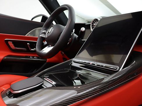 Used 2024 Mercedes-Benz SL 63 AMG 4MATIC image 35