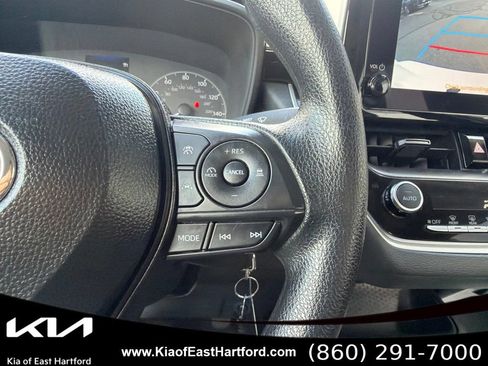 Used 2025 Toyota Corolla LE FWD image 30