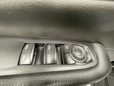 Used 2025 GMC Yukon Denali AWD/4WD image 16