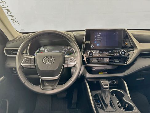 Certified 2026 Toyota Highlander XLE AWD/4WD image 23