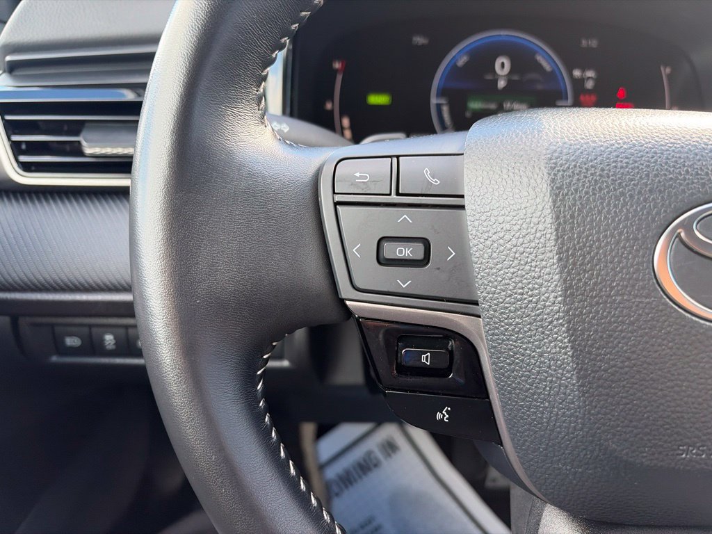 Used 2025 Toyota Camry SE FWD image 26