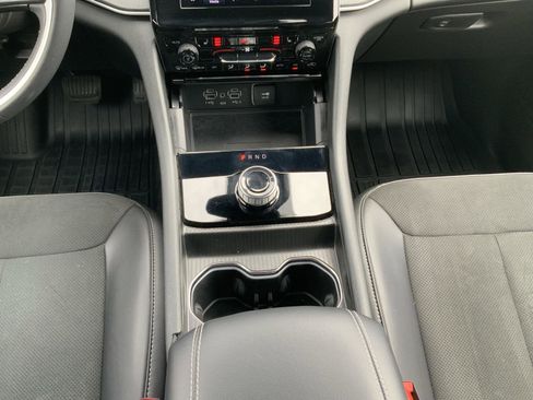 Used 2024 Jeep Grand Cherokee L Altitude AWD/4WD image 46