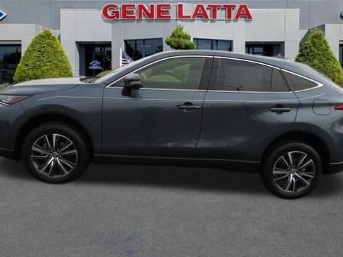 Used 2022 Toyota Venza LE image 13