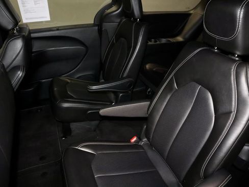 Used 2025 Chrysler Pacifica Select FWD image 20