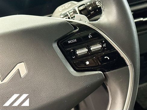 Used 2024 Kia Niro EX Touring FWD image 13