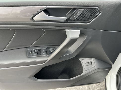 Used 2022 Volkswagen Tiguan SE image 15