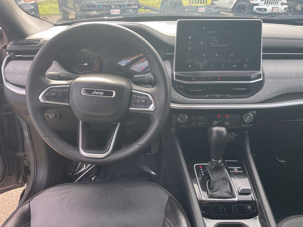 Used 2023 Jeep Compass Latitude AWD/4WD image 4