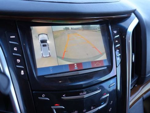 Used 2017 Cadillac Escalade ESV Luxury AWD/4WD image 14