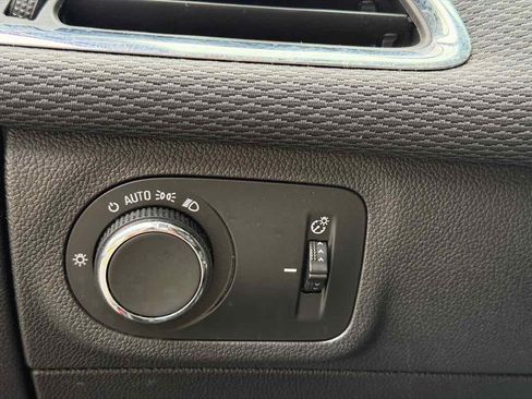 Used 2017 Chevrolet Cruze LT FWD image 24