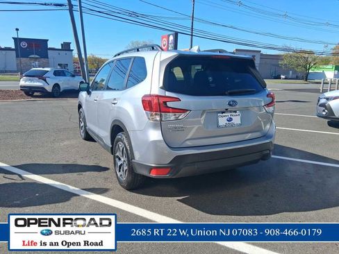 Used 2023 Subaru Forester Premium image 5