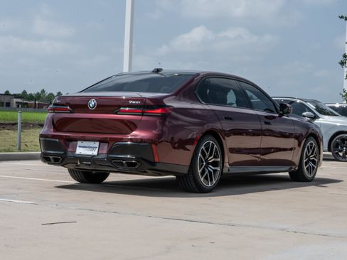 Used 2024 BMW 760i xDrive AWD/4WD image 9