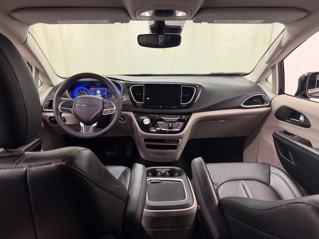 Used 2024 Chrysler Pacifica Touring-L FWD image 22