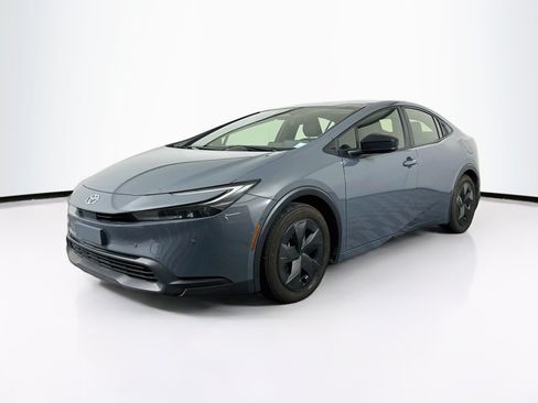 Used 2024 Toyota Prius LE FWD image 3