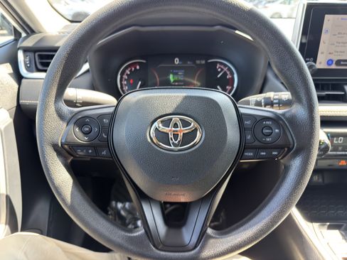 Used 2025 Toyota RAV4 XLE FWD image 27