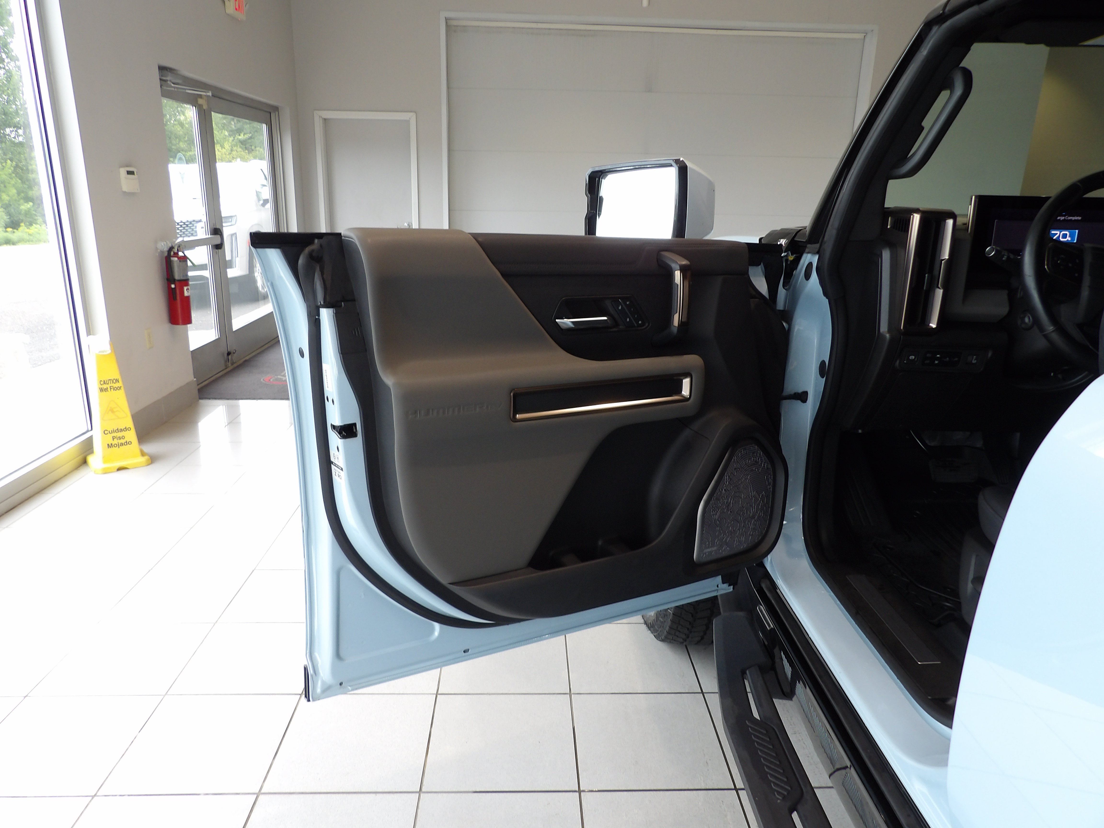 Used 2025 GMC Hummer EV 2X AWD/4WD image 8