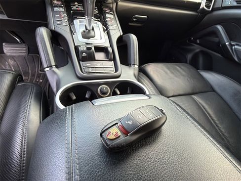 Used 2017 Porsche Cayenne Platinum Edition w/ Premium Package (PJV) image 48