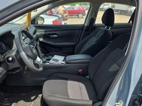 Used 2025 Nissan Sentra SV FWD image 9