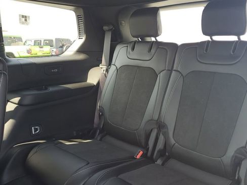 New 2025 Jeep Grand Cherokee L Altitude image 17