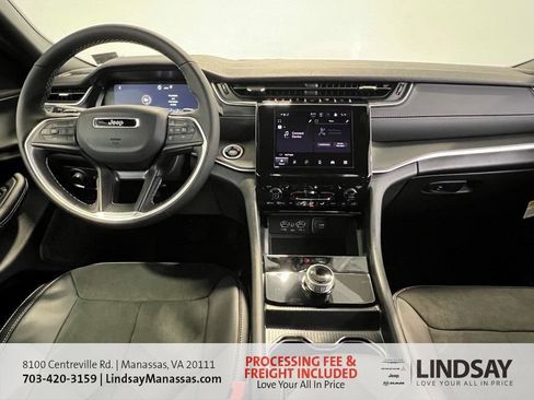 New 2025 Jeep Grand Cherokee Altitude AWD/4WD image 17