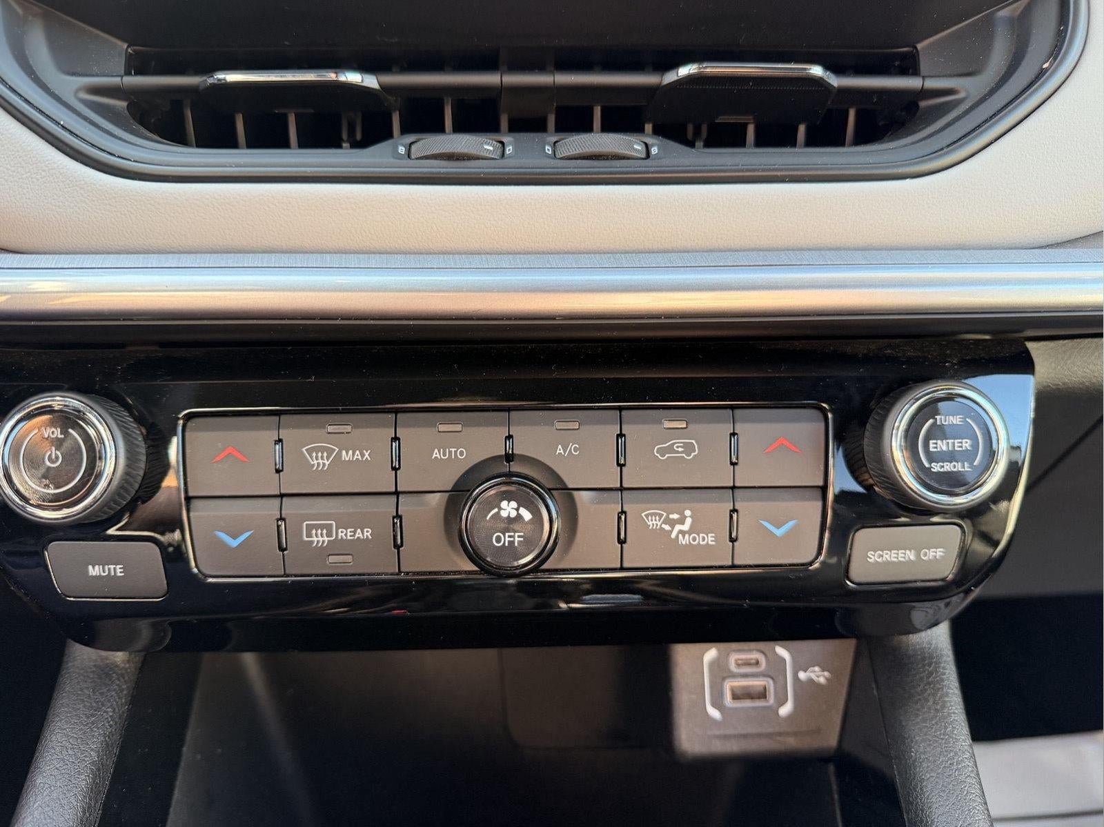 Used 2025 Jeep Compass Limited AWD/4WD image 23