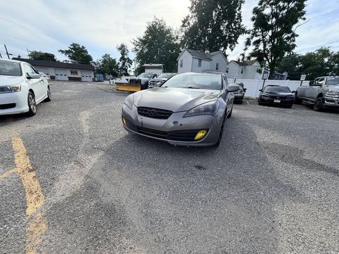 Used 2010 Hyundai Genesis 2.0T RWD image 2