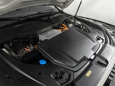 Used 2021 Audi e-tron Premium w/ Convenience Plus Package image 37