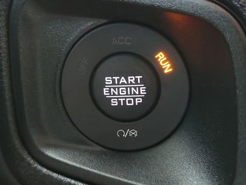 Used 2025 Jeep Wrangler Sport image 29