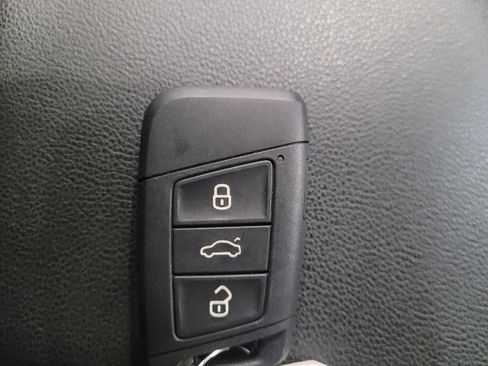 Used 2019 Volkswagen Jetta SE FWD image 32