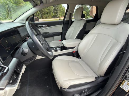 Used 2023 Kia Sportage EX FWD image 2