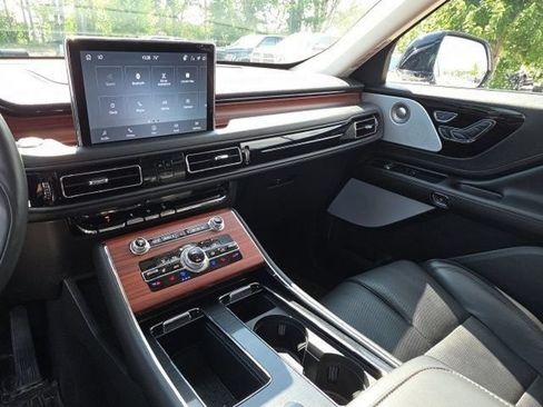 Used 2024 Lincoln Aviator Reserve w/ Equipment Group 201A AWD/4WD image 17