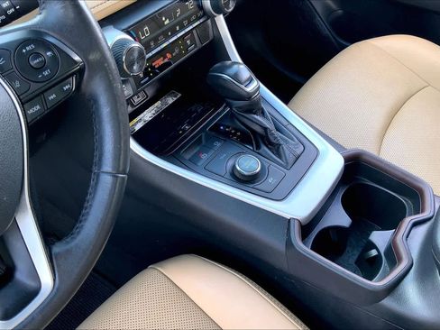 Used 2021 Toyota RAV4 Limited AWD/4WD image 16