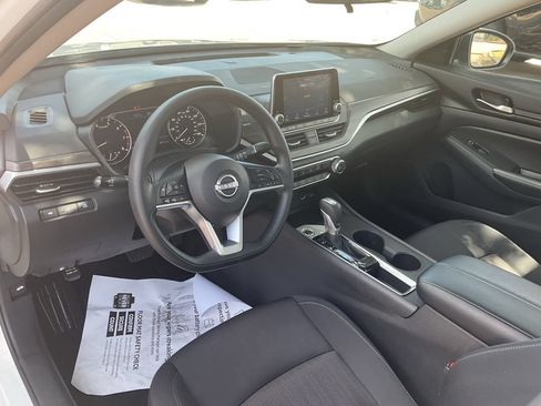 Used 2025 Nissan Altima 2.5 SV FWD image 12