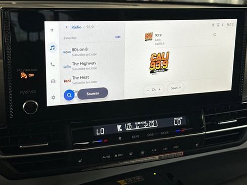 Used 2026 Toyota Sienna XLE FWD image 21