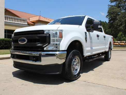 Used 2022 Ford F250 XL w/ Power Equipment Group AWD/4WD image 9