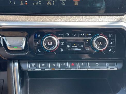 Used 2025 GMC Sierra 2500 Denali image 12