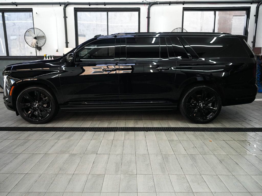 Used 2025 Cadillac Escalade ESV Sport Platinum AWD/4WD image 4