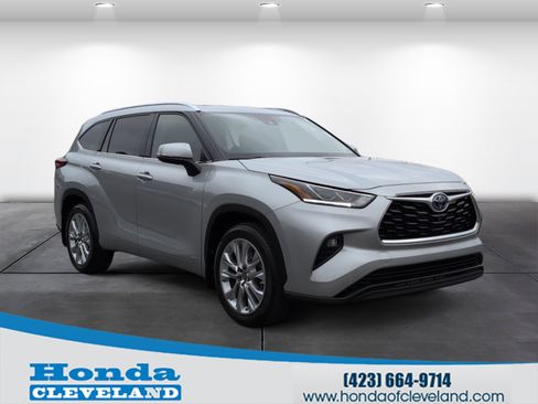 Used 2022 Toyota Highlander Limited image 1