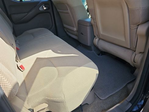 Used 2010 Nissan Frontier SE RWD image 12