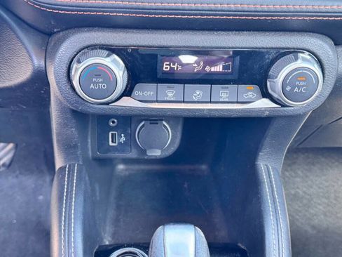 Used 2018 Nissan Kicks SR image 9