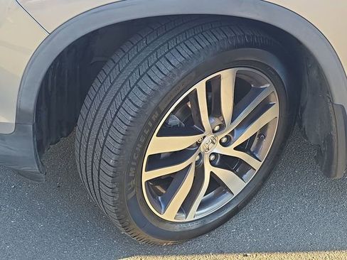 Used 2017 Honda Pilot Touring image 47